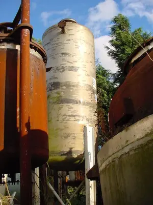7700 L S/S Vertical Enclosed Tank