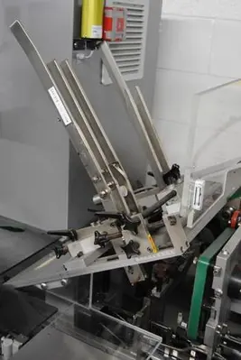 Uhlmann model C100 Cartoner with blister feed