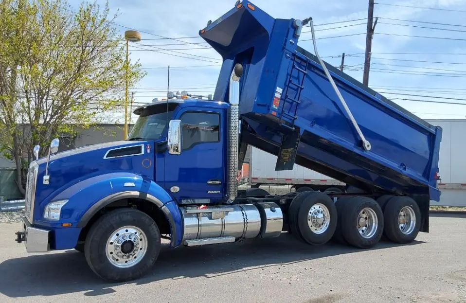 USED 2024 KENWORTH T880