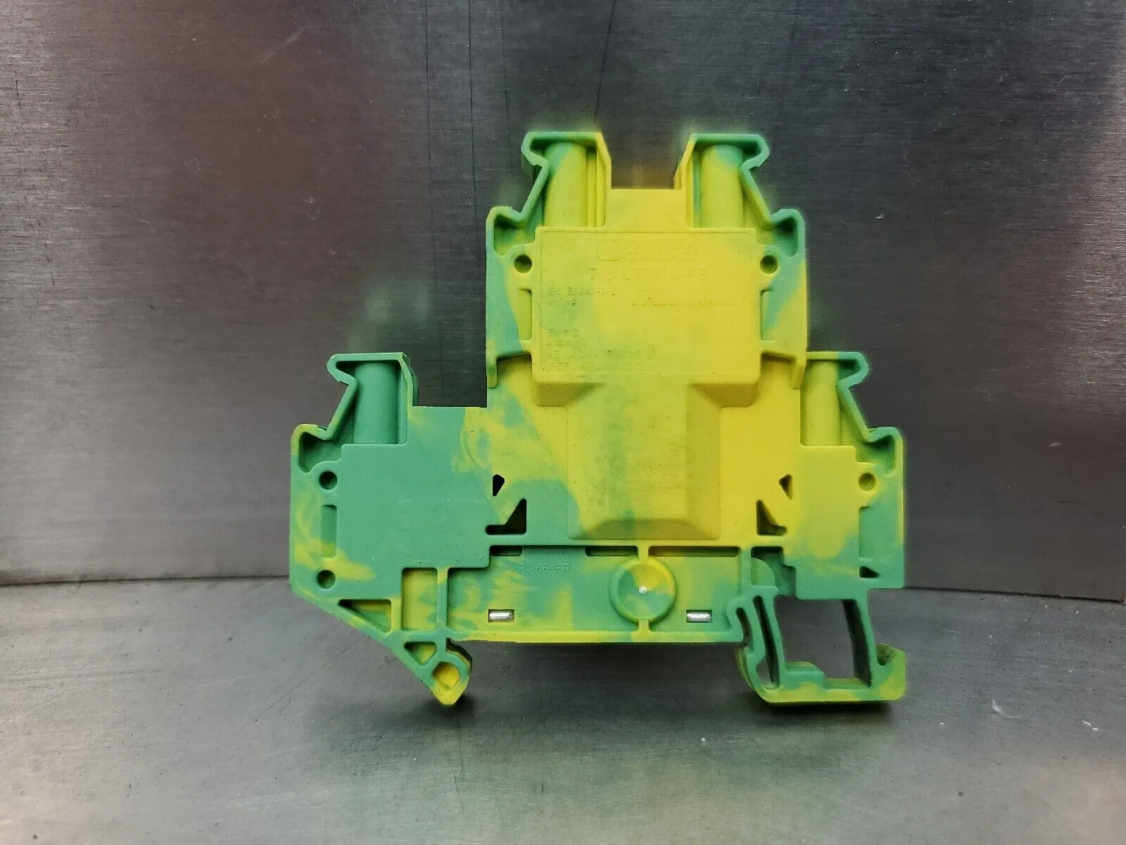 Phoenix Contact Typ UTTB 4-PE Terminal Block. 4D-8