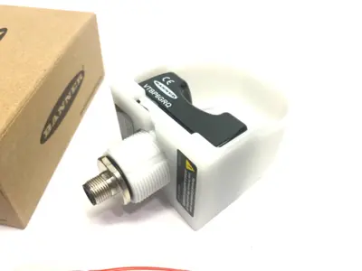 USED BANNER ENGINEERING ILLUMINATED VERIFICATION TOUCH BUTTON 2-COLOR 5-PIN