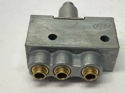 214-2-C-G | ARO  Pneumatic Valve 4LB49 - Used