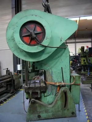 USED SMALL 63 TON