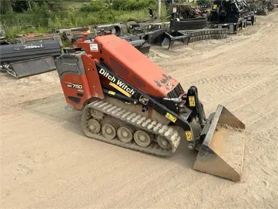 USED 2015 Ditch Witch SK750