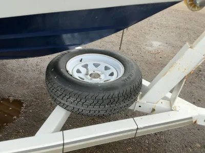 USED 1987 RINKER FIESTA VEE 250
