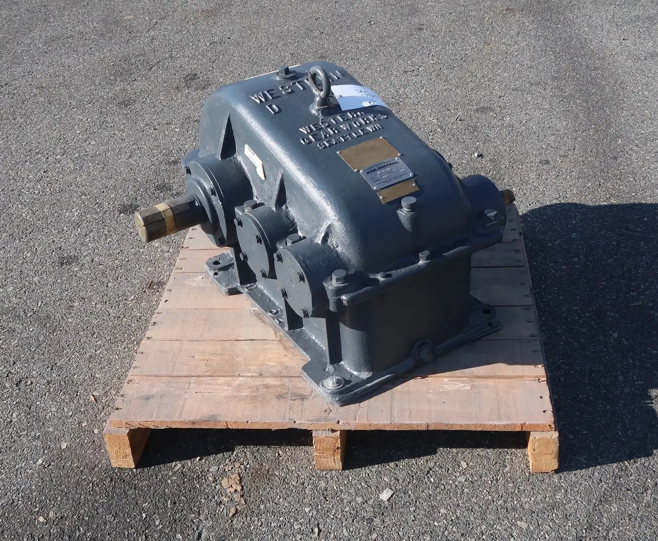 USED 2012 WESTERN D-52