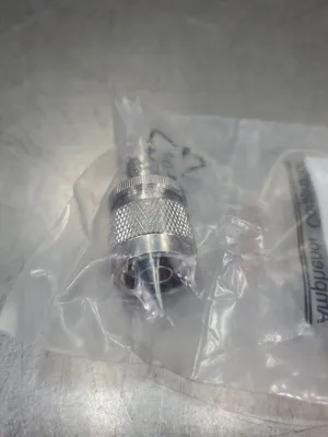 Amphenol 103047300 Connector Unit. 5E-20