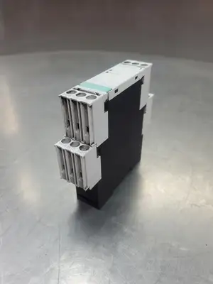 USED Siemens 3RN1010-1BB00 SIRIUS Protective Relay