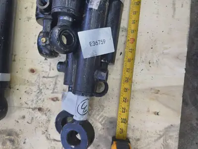 Future QTY 5 Hydraulic Cylinders
