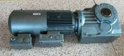 NEW SEW EURODRIVE KA77DT100LS4VS GEAR REDUCER 88.97:1 DFT100LS4VS 3HP