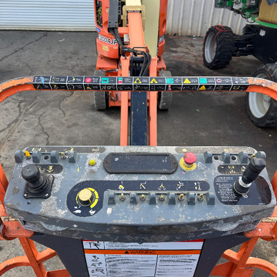 USED 2012 JLG E300AJP