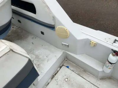 USED 1987 RINKER FIESTA VEE 250
