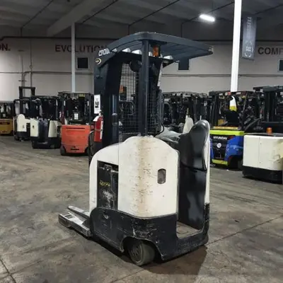 USED 2018 CROWN RR5725-45