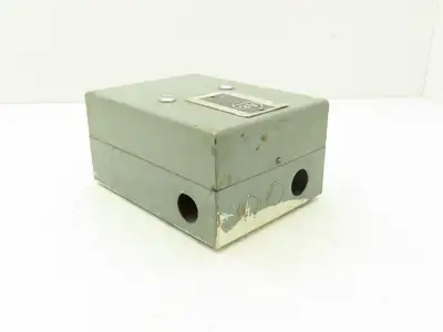 Allen Bradley 709-AOA Size 0 Motor Starter 5Hp 600V Coil 240VAC