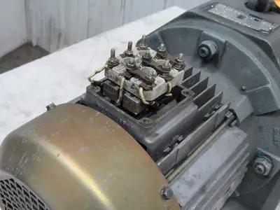 SEW-EURODRIVE R83F In-Line Gear Motor Speed Reducer 121.12:1 Ratio