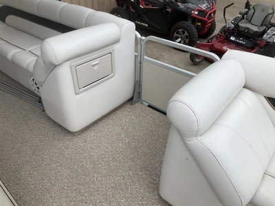 USED 2005 PREMIER 225 LEGEND
