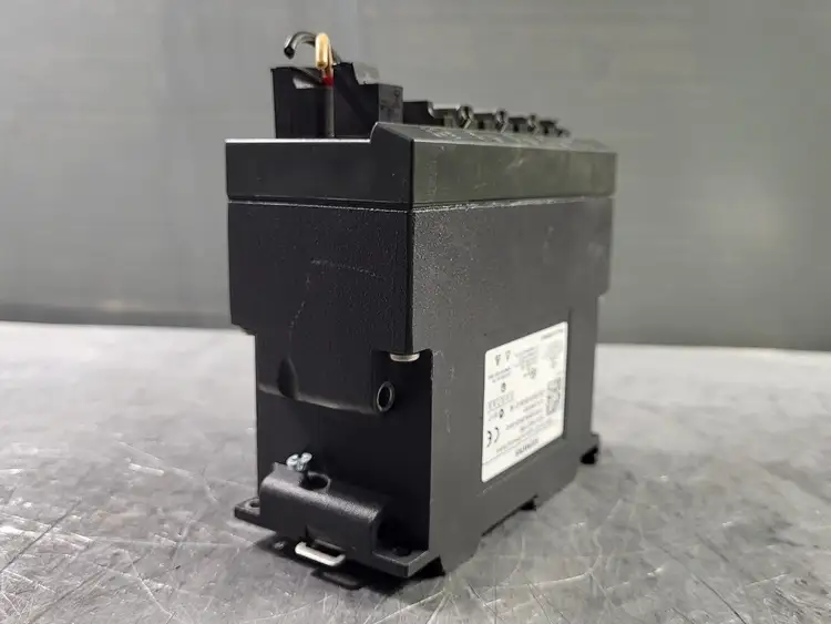 Used SIEMENS 6GK5208-0BA00-2AA3 Misc Electrical & Power Parts British Columbia CA | Lenmark #254289