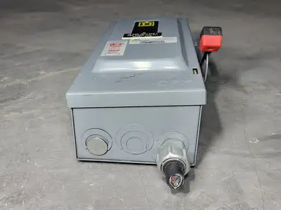 USED SQUARE D CH221N