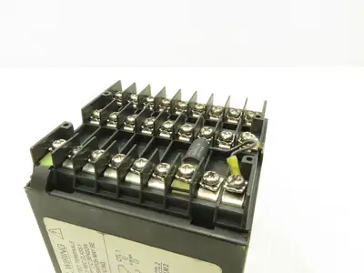 Honeywell UDC3300  Digital Temperature Controller DC330B-E0-000-20-000000-00-0