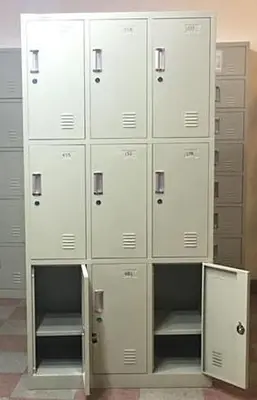 9 DOOR LOCKER