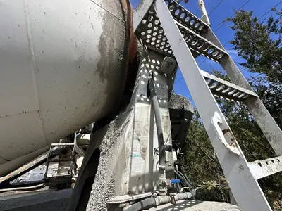 Used 2005 STERLING L9500 Concrete Mixer Trucks Kentucky US | Proxy Equipment #1388728