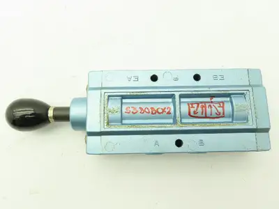Honeywell Skinner S3B0BCX2 Pneumatic Directional Hand Lever Valve 5/2 Pos 1/4"