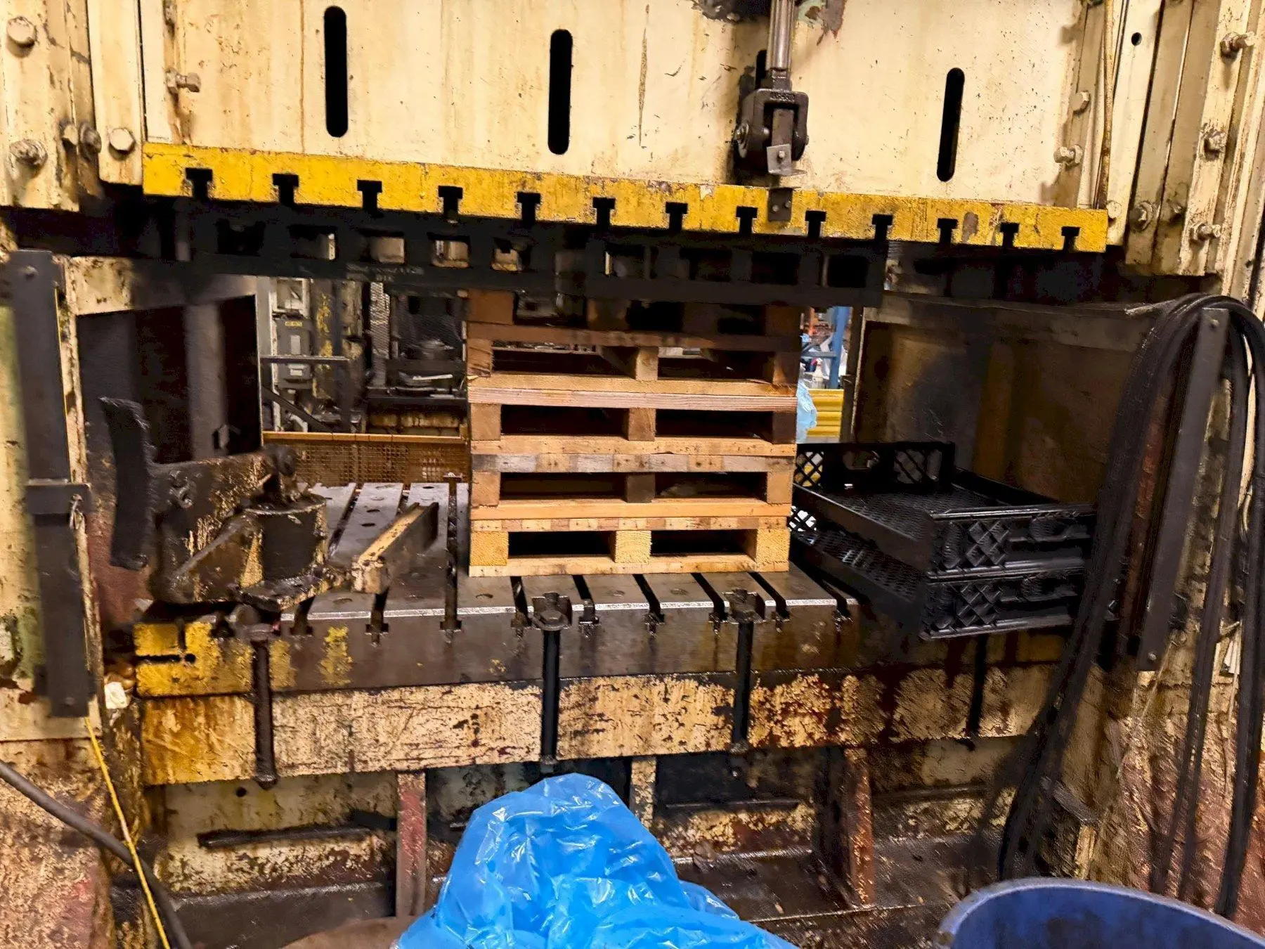 84" X 48" X 7" T-SLOT BOLSTER PLATE. STOCK #0113126