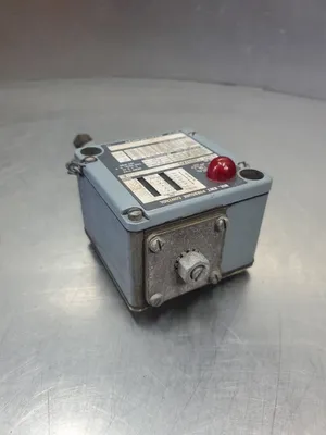 Allen-Bradley 836T-T253JX9 Ser A Bulletin 836T Pressure Switch. 6E-2