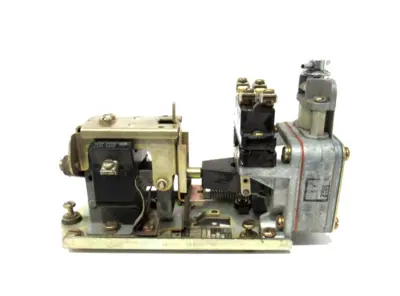 NEW SQUARE D 9050-BO4E PNEUMATIC TIMING RELAY 9050BO4E