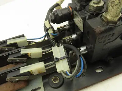 Husco Yale Hydraulic 3-Spool Forklift Mast Control Valve From ERC060GHN36TE084
