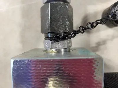 0-3700 PSI Gauge with Metering Block