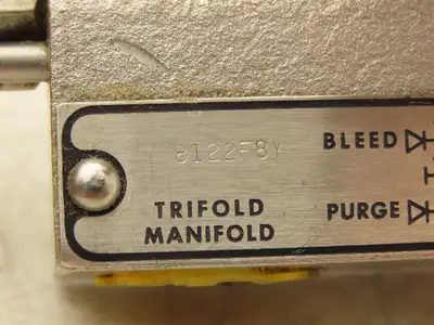 Hoke 8122F8Y Trifold Manifold Needle Valve T Handle 1/2" NPT W/Bleed & Purge