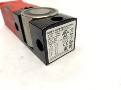 USED EUCHNER EUCHNER CEM-I2-AR-M-C40-SH-113739 SAFETY SWITCH