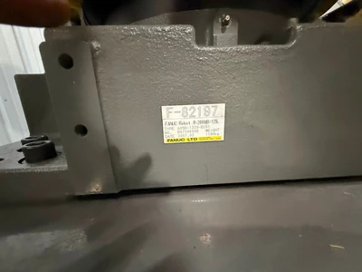 USED FANUC R-2000IB