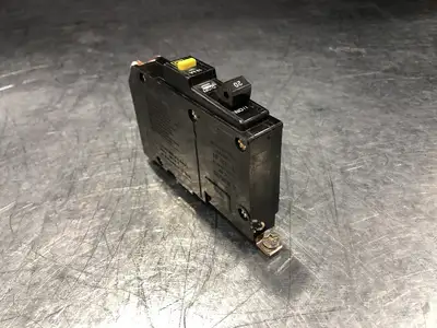 NEW SQUARE D QOB120GFI