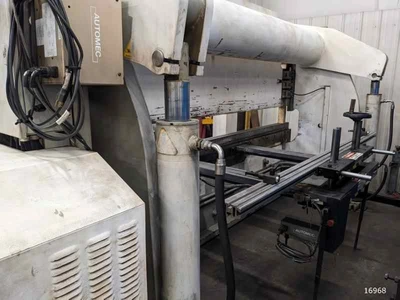 USED 1997 ACCURPRESS 717512