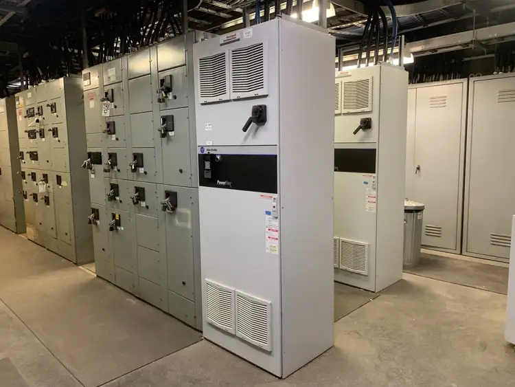 Used ALLEN-BRADLEY 21F1AAE125AA0BT6-ND-B0-F0-P5-C1-IB-H6-MT-L2-L3-SX-CUSTOM Switchgears British Columbia CA | Lenmark #240871