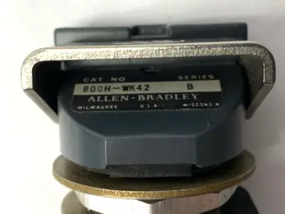 USED ALLEN-BRADLEY MOMENTARY PUSHBUTTON 30MM MISSING CONTACT BLOCK
