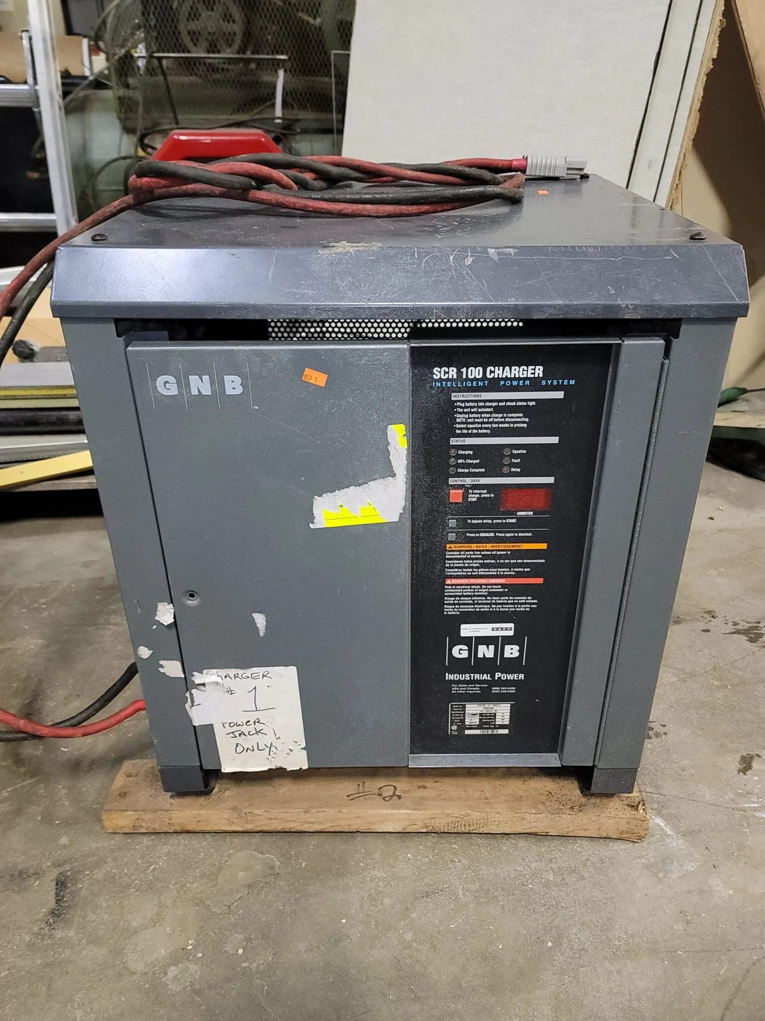 SCR 100 Charger