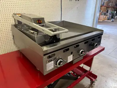 New | in-Stock Vulcan Used 36" Vulcan MSA36-10100P NG Griddle with 208V Clamshell Attachment - WO1 Commercial Flat Top Griddles Illinois US | Falcon Restaurant Supply #1375133