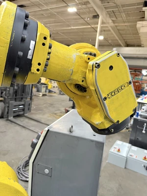 USED FANUC R-2000IB