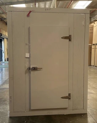 171-0064 4’ x 6’ Walk In Cooler Box with Floor