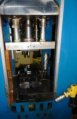 90 Ton FARGER & JOOSTEN MULTIPOWER Air/Oil Press