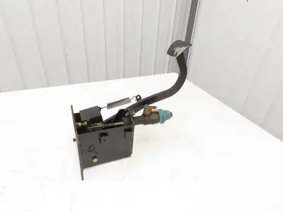Toyota 5FBCU20 Electric Forklift Brake Pedal Master Cylinder Assembly