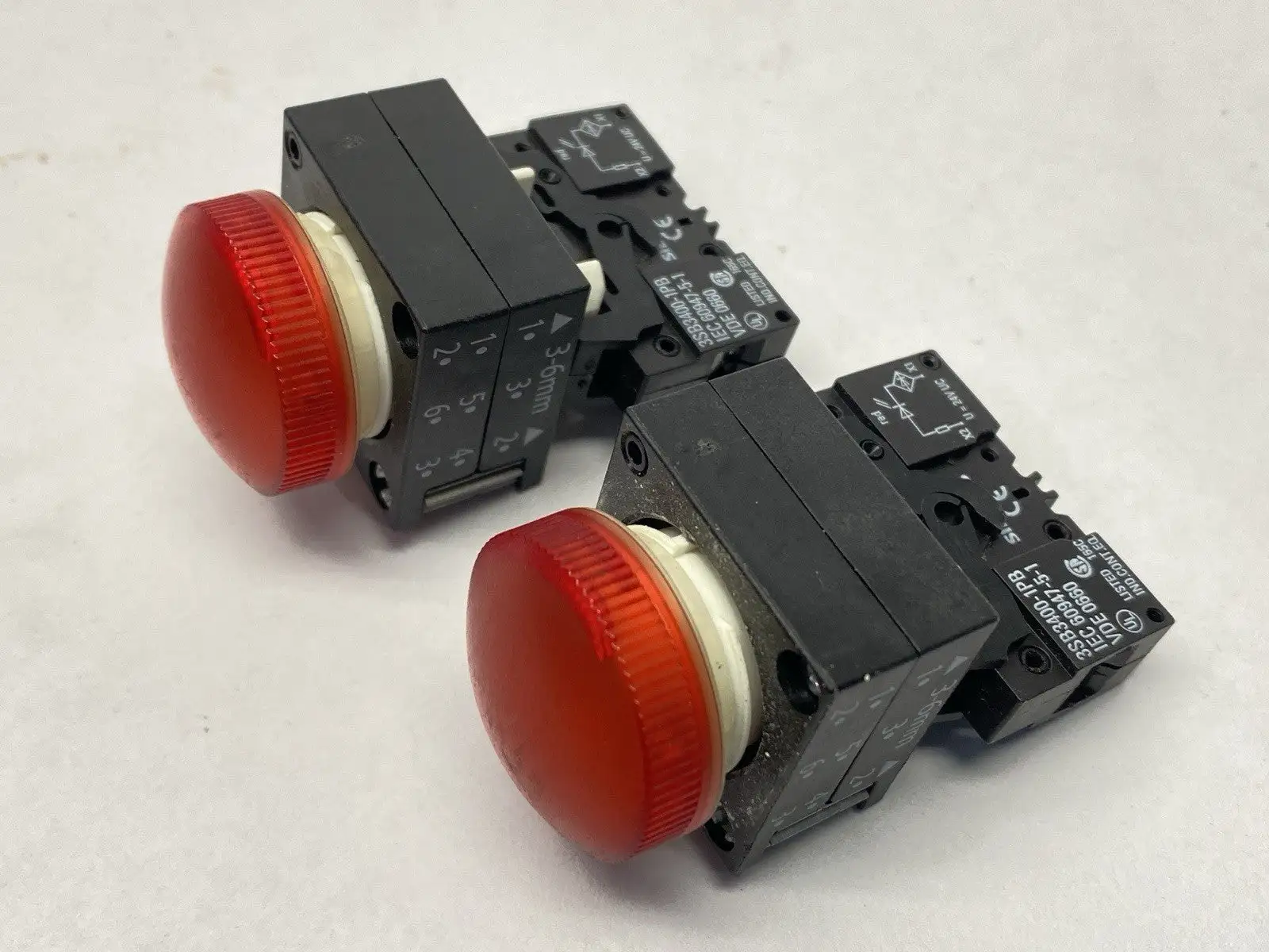 3SU1001-6AA20-0AA0 | Siemens  Panel Indicator Light Red 22mm LOT OF 2 - Used