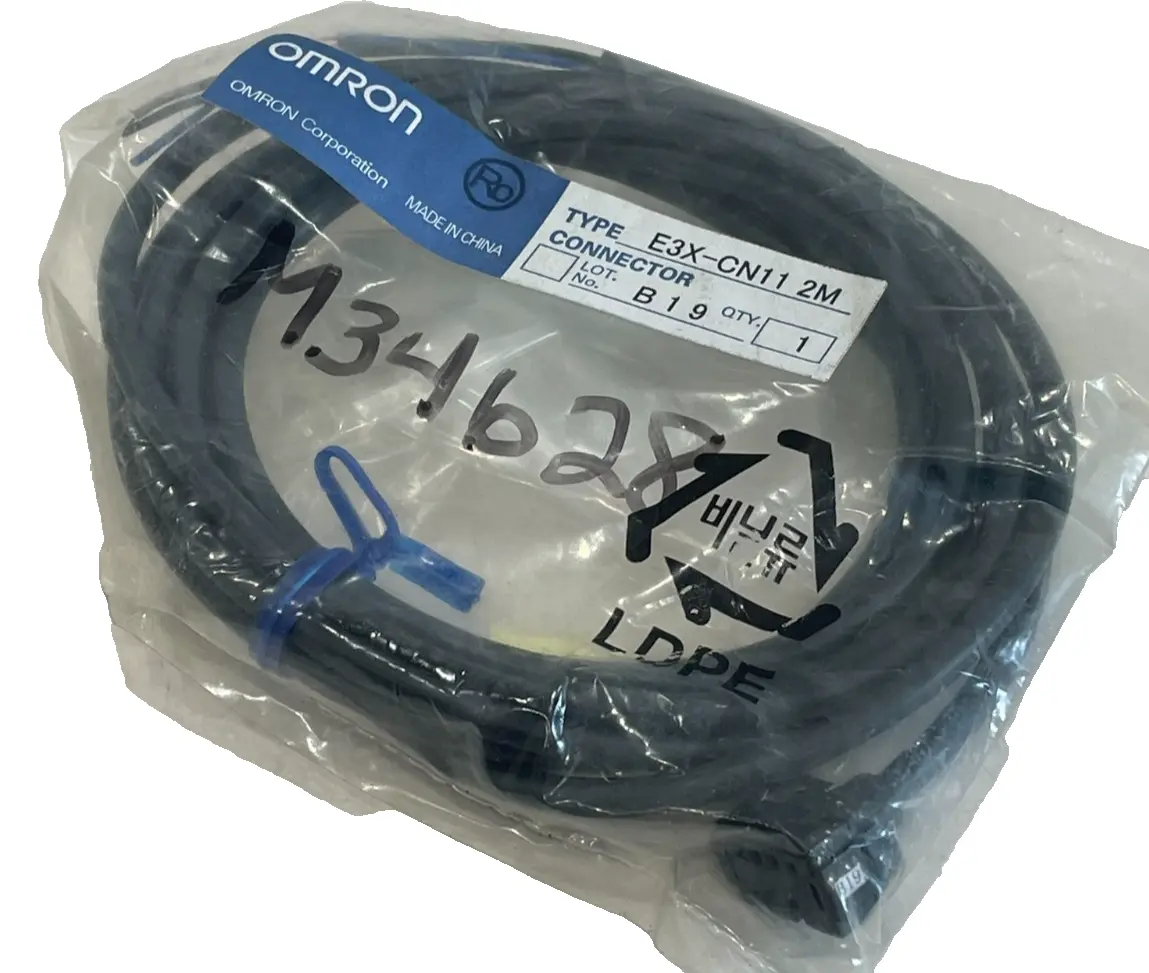 NEW OMRON E3X-CN11 2M CONNECTOR CABLE E3XCN11 2M