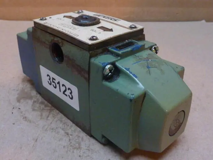Used VICKERS DG4S-5-6C-W-B-11 Valves/Fittings Michigan US | Ideal Machinery #574438