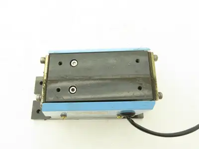 Osaka Seiko Small Parts Feeder Linear Conveyor Vibration Magnetic Motor 200V