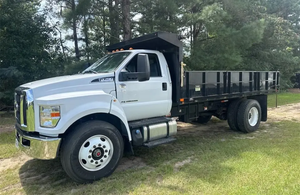 USED 2022 FORD F750
