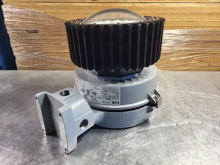New | in-Stock CROUSE-HINDS VMVL-11-2TW-R1-UNV1-S890 Lighting British Columbia CA | Lenmark #250408